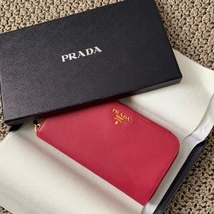 🔥FLASH SALE🔥PRADA Logo Continental Wallet